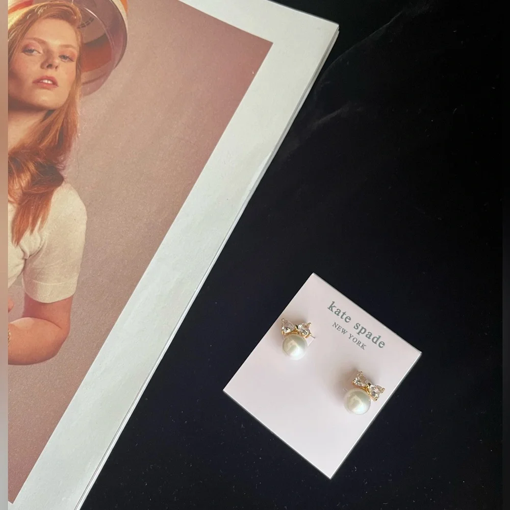 BNWT Kate Spade Gold and Pearl Stud Earrings- last 1 - Picture 2 of 4